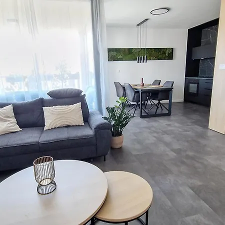 Hillshome - 84m2 Moderny S Terasou Aj Saunou Apartment *
