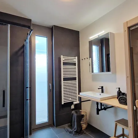 Hillshome - 84m2 Moderny S Terasou Aj Saunou Apartment