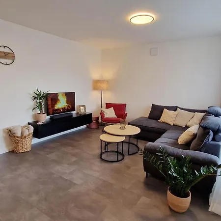 Hillshome - 84m2 Moderny S Terasou Aj Saunou Apartment *