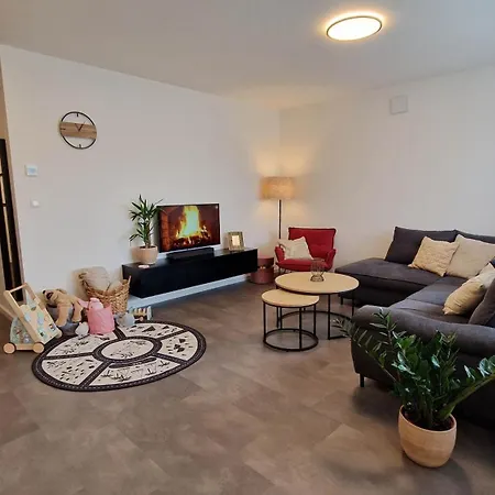 Hillshome - 84m2 Moderny S Terasou Aj Saunou Apartment *
