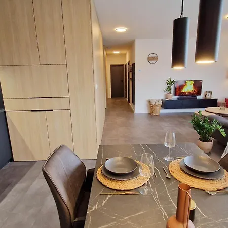 Hillshome - 84m2 Moderny S Terasou Aj Saunou Apartment *