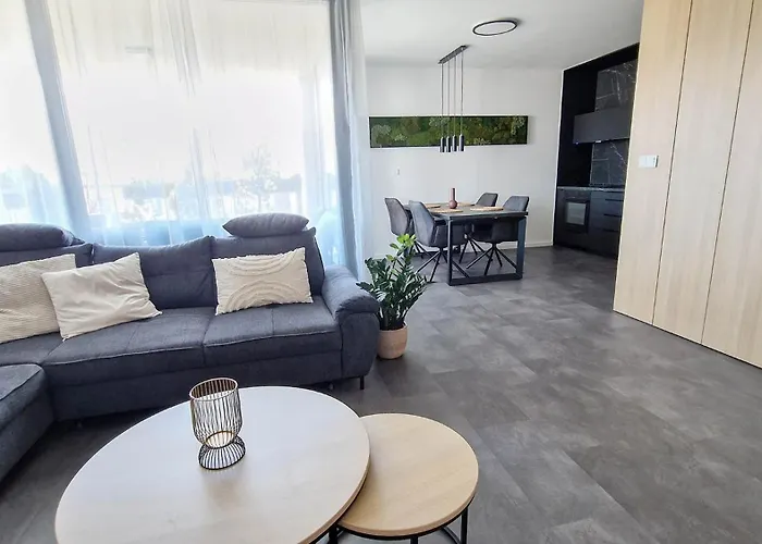 Hillshome - 84m2 Moderny S Terasou Aj Saunou Lejlighed *